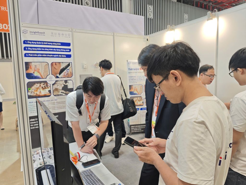 Những cuộc gặp gỡ, trao đổi tại gian hàng